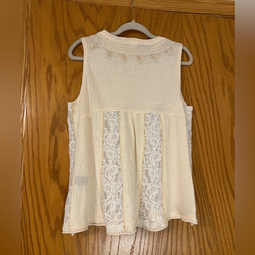Vici Cream Lace Vienna Top - NWOT - Size S (oversized) - Picture 3 of 11